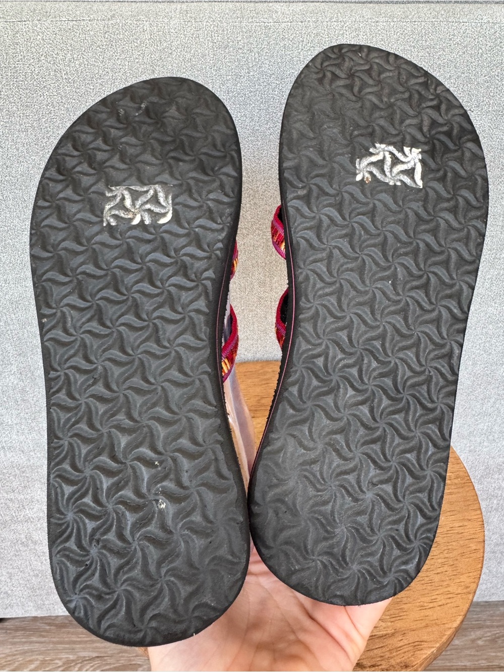 Teva Women's Olowahu Kaleidoscope Flip-flops Size 7 - Picture 9 of 12